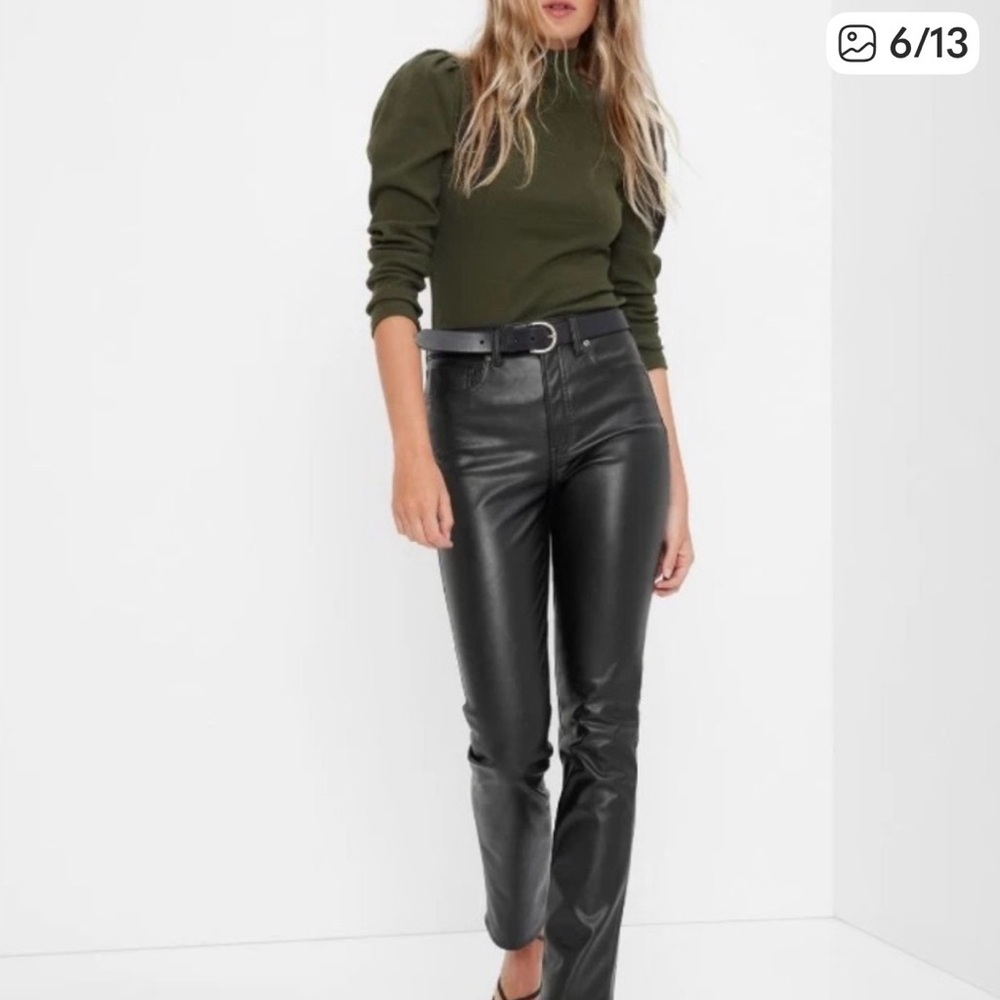 New Gap High Rise Vegan
Leather Vintage Slim Pants 28/6
Regular